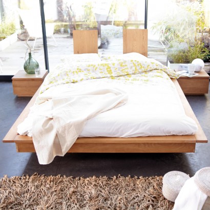 Read more about the article Contemporary bed made of oak
