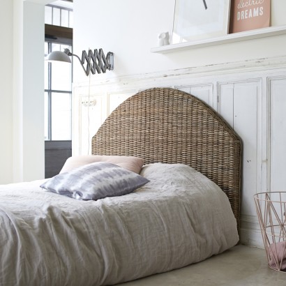 Read more about the article A rattan headboard for a warm bedroom