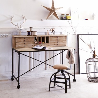 Read more about the article A desk in pine and metal, a perfect mix for an industrial and warming style