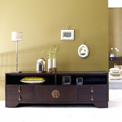 Read more about the article An asiatic style with a TV stand in mahogany