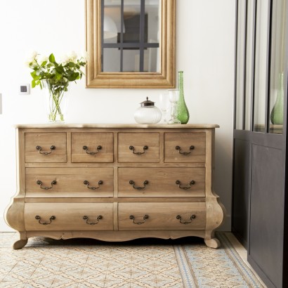 Read more about the article An elegant chest of drawers in pine for the bedroom