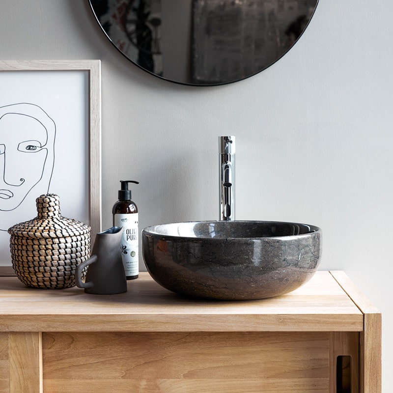 Read more about the article A Stylish Bathroom With a Black Marble Washbasin