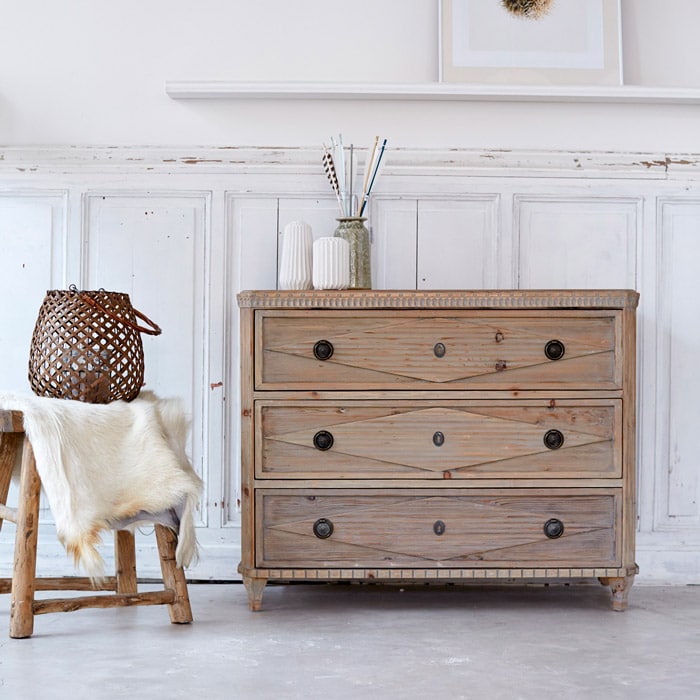 Read more about the article Our classy and authentic new chest of drawers: Emily